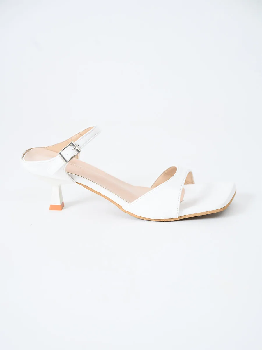 BASIC Ricoa Buckle Heels