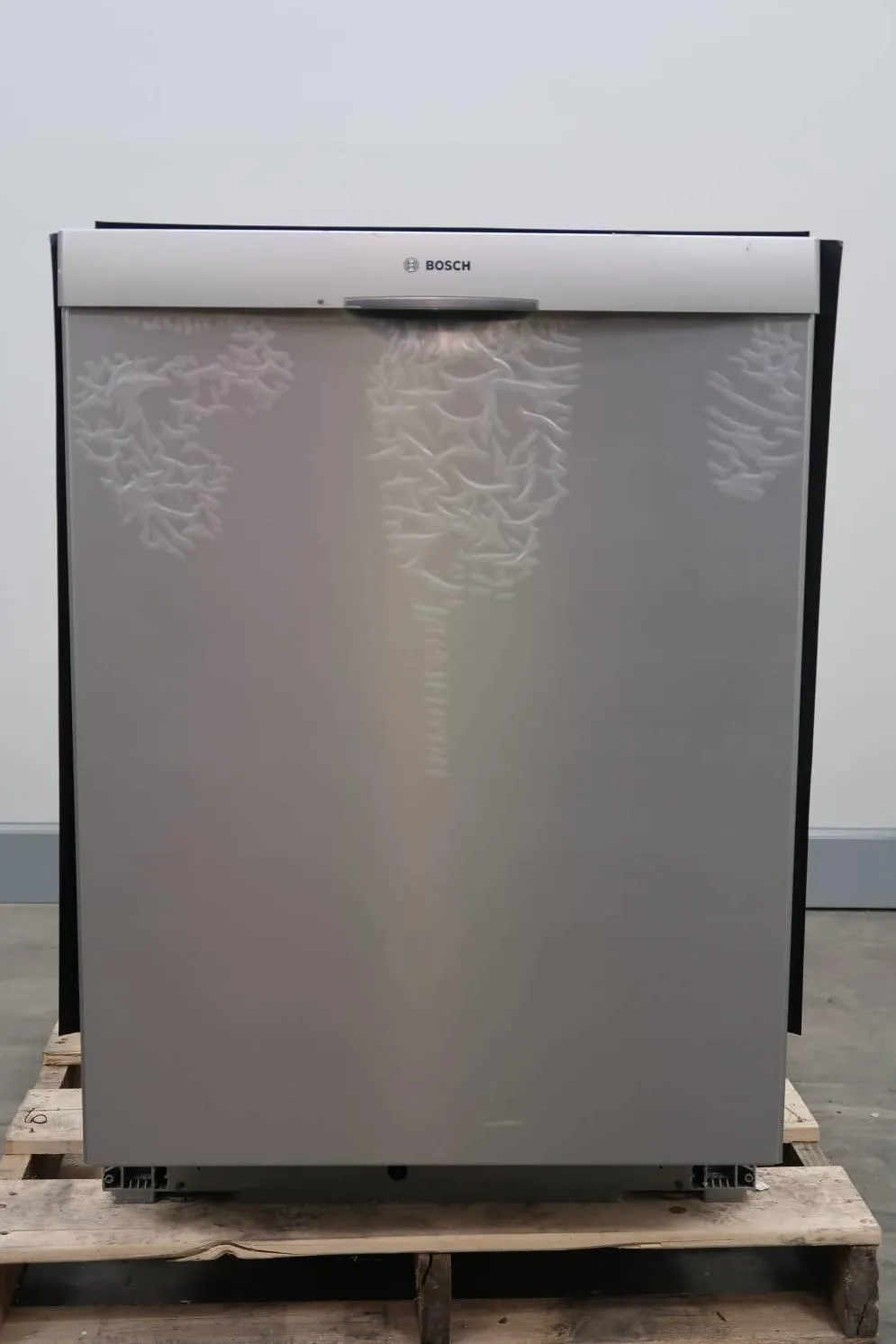 Bosch 300 DLX Series 24" 44 dBA 3rd Rack Fully Integrated Dishwasher SHS863WD5N