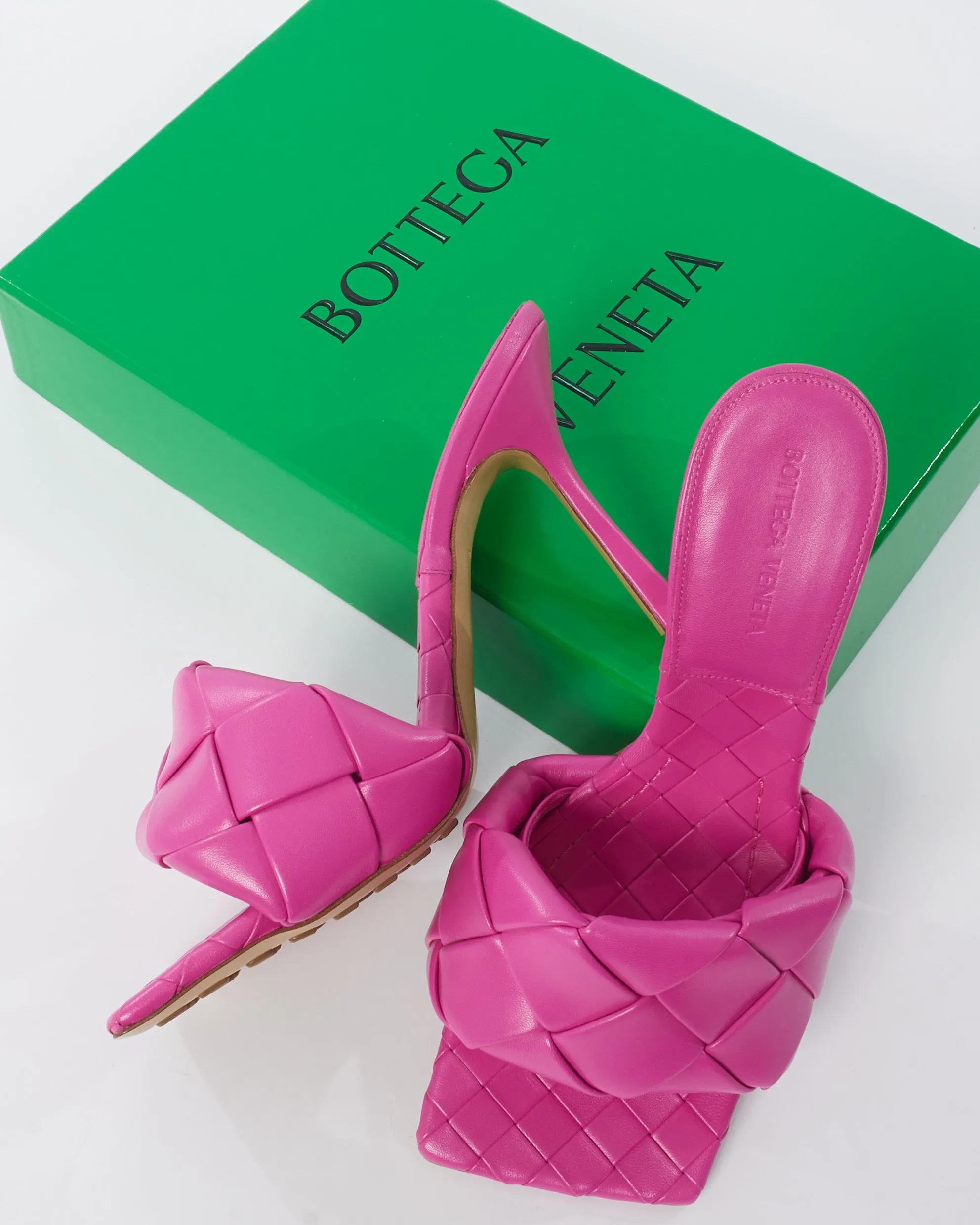 Bottega Veneta Pink Intercciato Leather Lido Sandals - 41