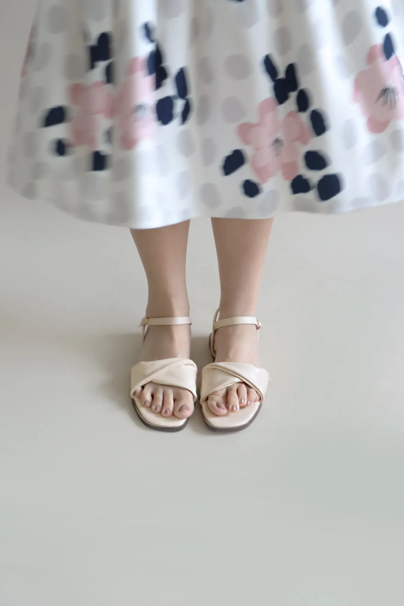 Elsie Overlapping Sandals (Beige)