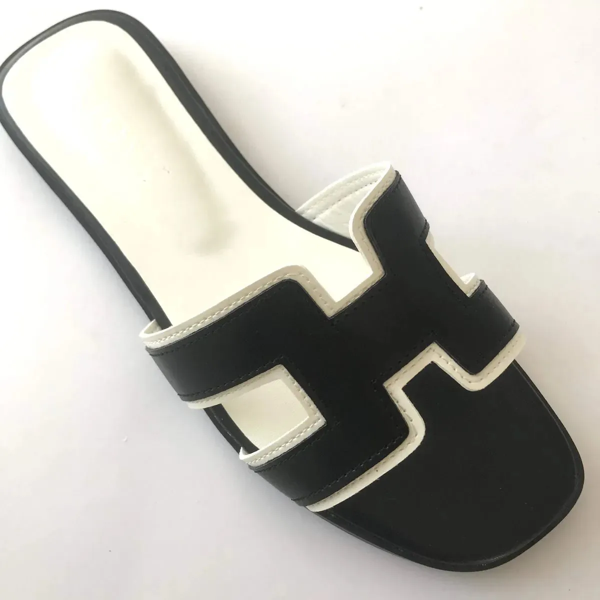 JOYY St Tropez Sandals Black/White