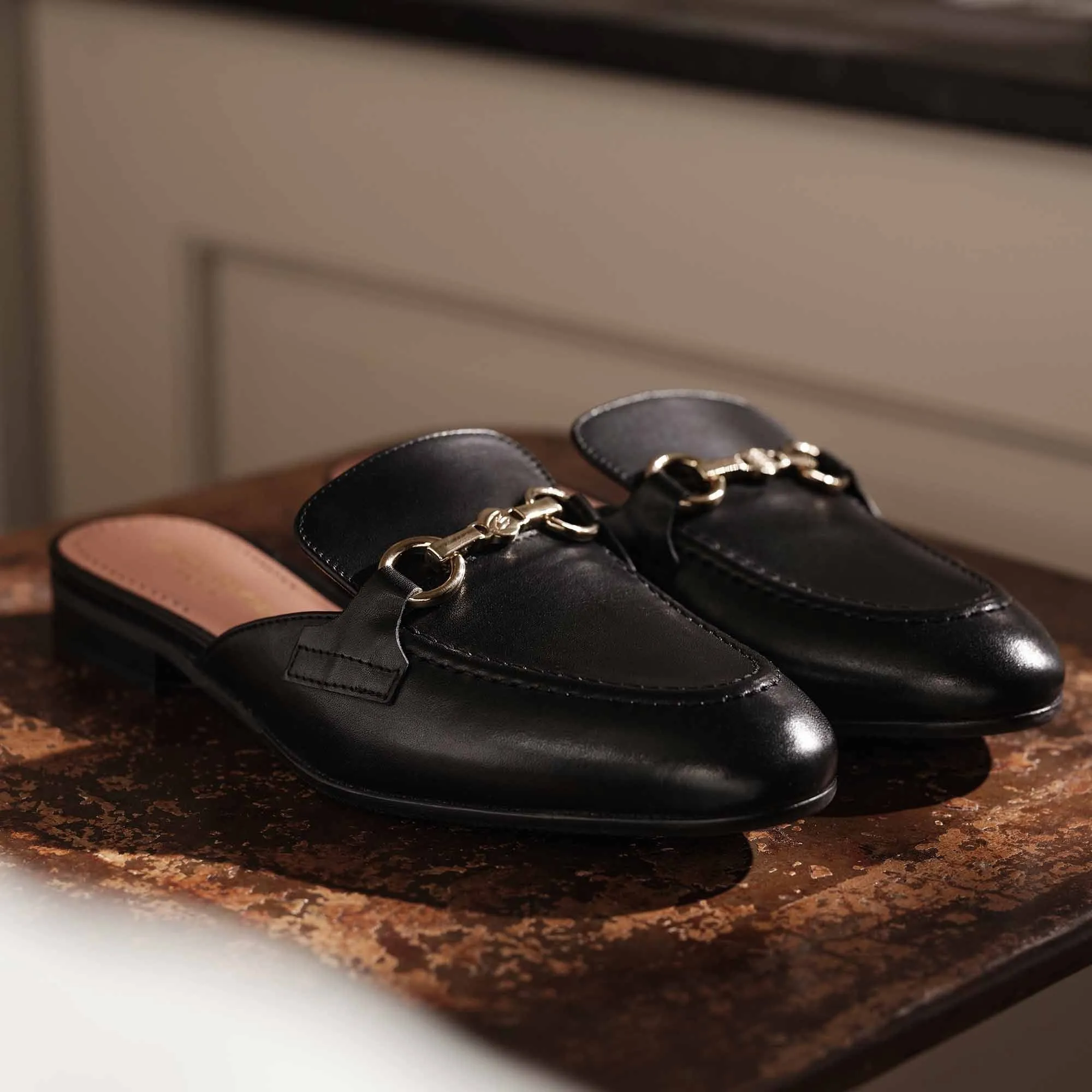 Vendôme Fleur black calfskin leather backless loafers